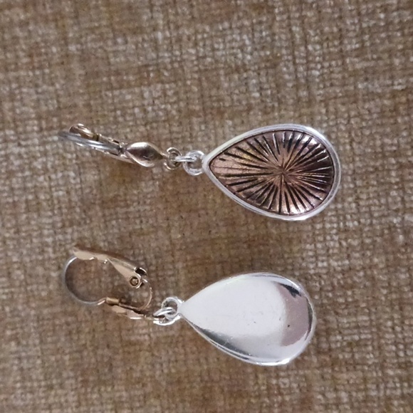 Silver Tone Gold Tone Center Tear Drop Dangle Leverback Earrings - Picture 4 of 4